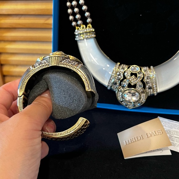 Heidi Daus 'Say it with Style' White Limited Edition Collection🤍✨ - Picture 8 of 14